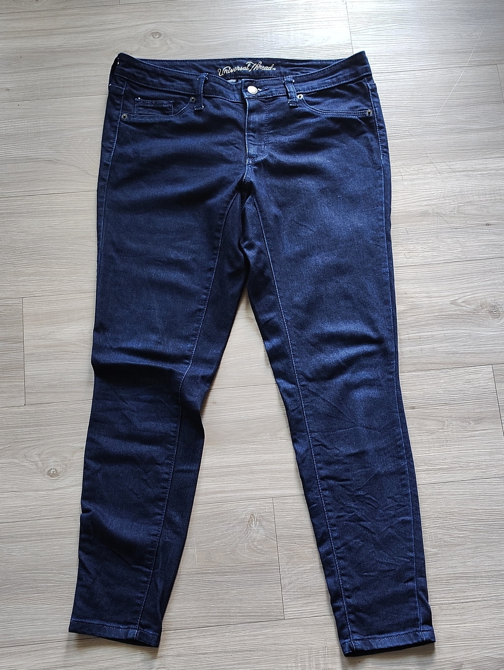 Universal Thread Women's Navy Skinny Jeans Size 6
